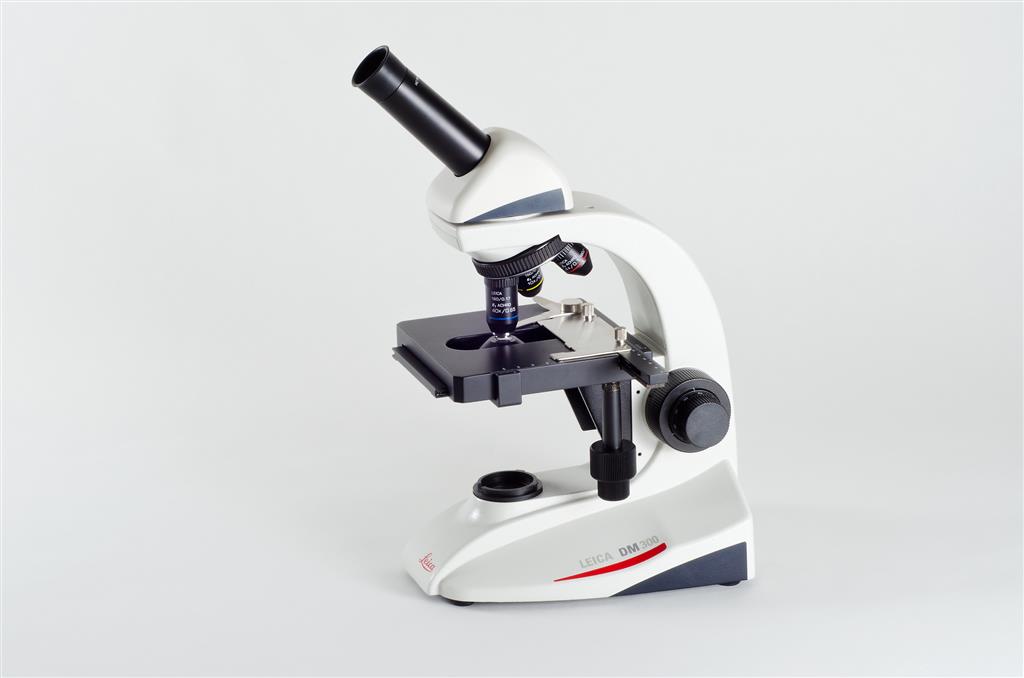 Monokulares Mikroskop Leica DM300 mit Kreuztisch, 40 x - 400 x